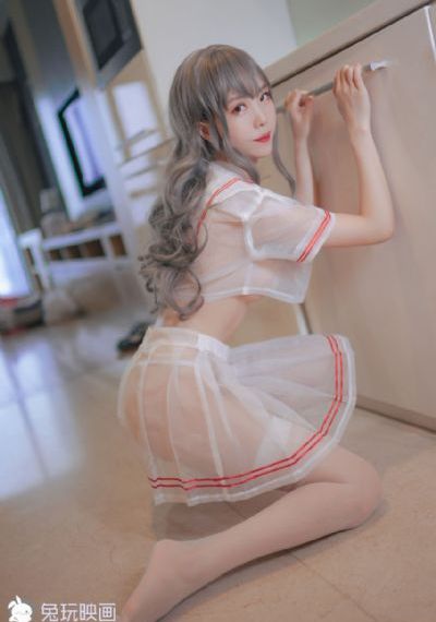 两个女人在有风景的海滩_超清完整视频观看