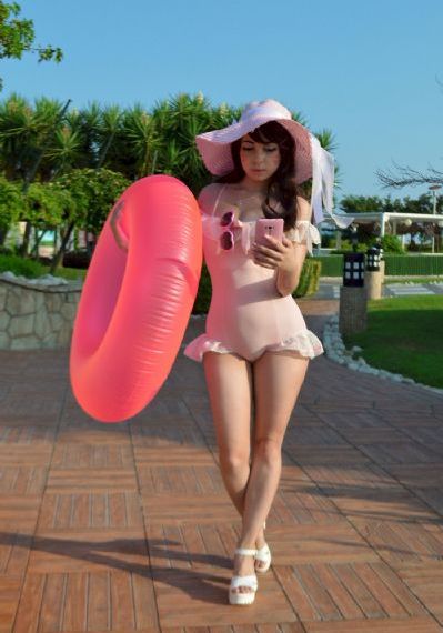 年轻漂亮的女老板完整版免费观看_BD国语在线观看